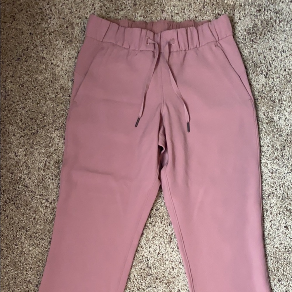 Lululemon On The Fly 3/4 Pant - Size 4, Rose